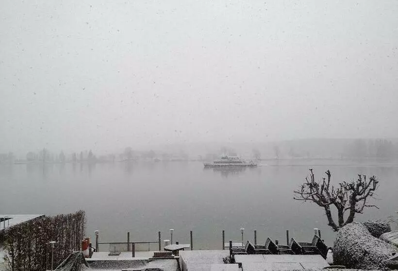 Comfort room with lake view, Seehang Garni