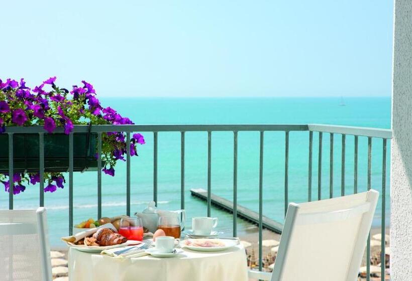 带海景的高档三人间, Victoria Frontemare Beach & Spa Hotel Jesolo