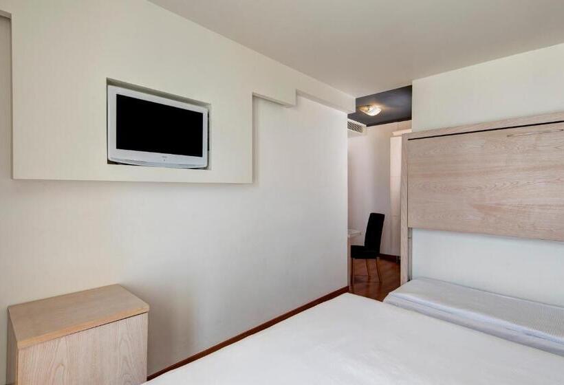 חדר סופריור לשלושה עם נוף לים, Victoria Frontemare Beach & Spa Hotel Jesolo