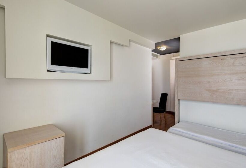 带海景的高档三人间, Victoria Frontemare Beach & Spa Hotel Jesolo