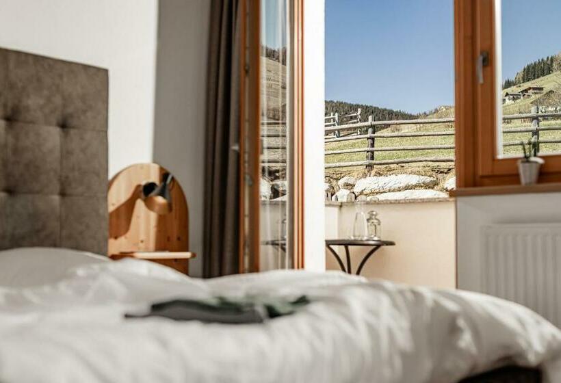 이코노미 룸, Panoramahotel Huberhof