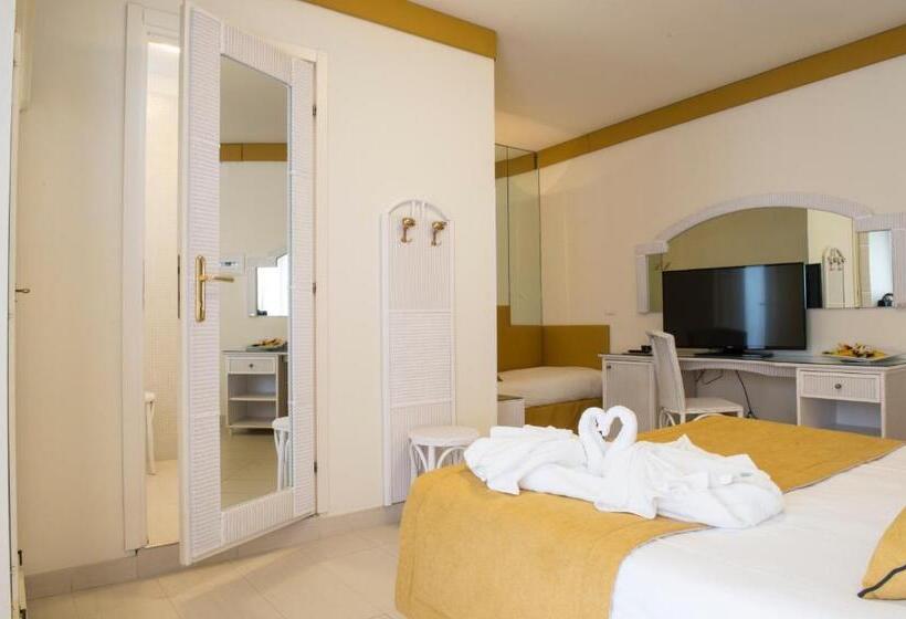 اتاق سه نفره سوپریور با چشم‌انداز دریا, Park Hotel Maracaibo