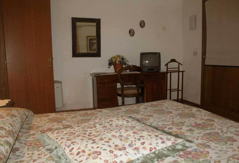 اتاق استاندارد سه نفره, Agriturismo La Selva