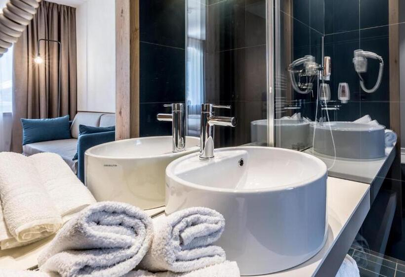 جناح جونيور, Good Life Hotel Garden