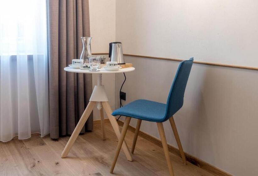 جناح جونيور, Good Life Hotel Garden