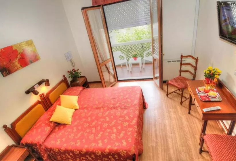 اتاق استاندارد سه نفره, Al Cavallino Bianco