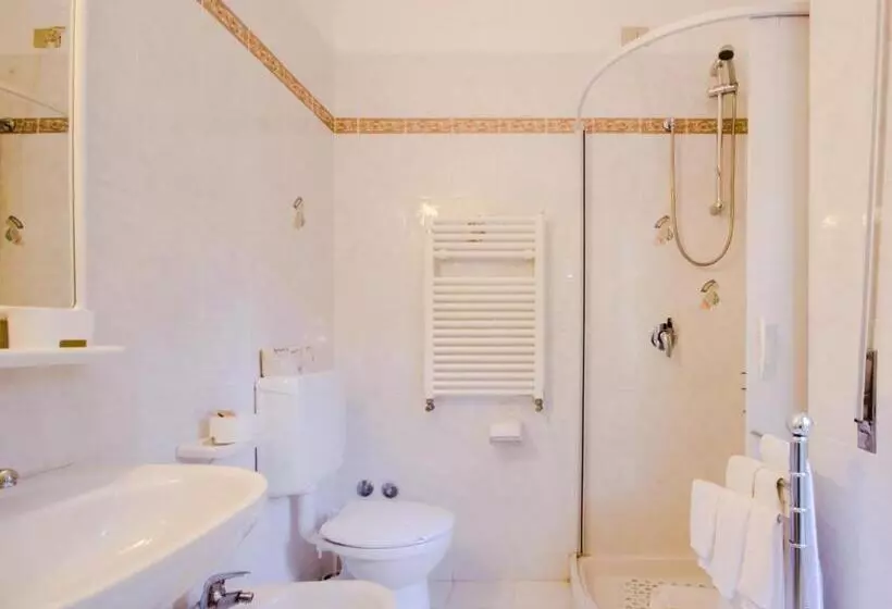 اتاق استاندارد چهار تخته, Albergo Villa Gaia