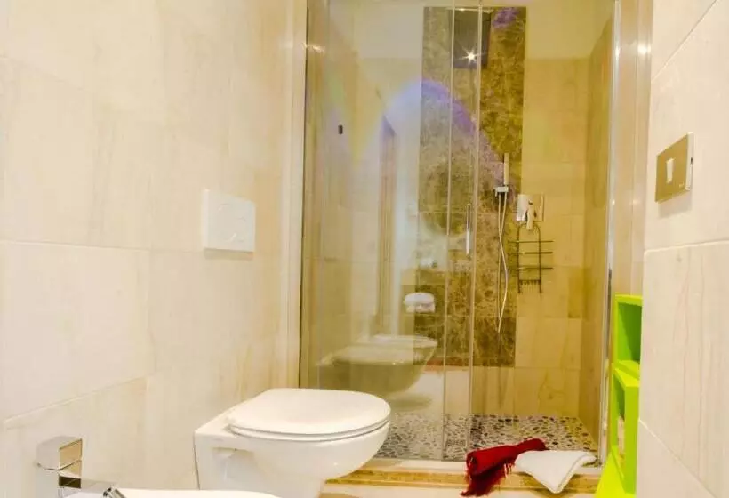 اتاق پنج‌تخته استاندارد, Albergo Villa Gaia