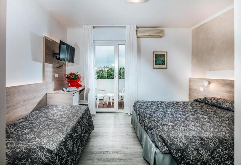 스탠다드 트리플 룸, Ambassador Meuble