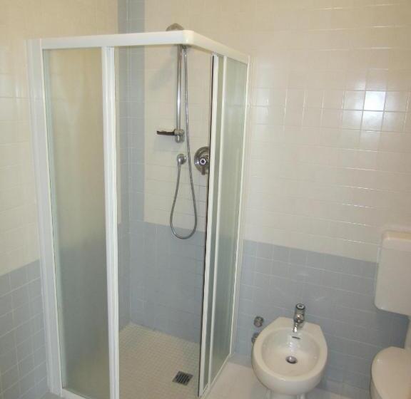 4인용 스탠다드 룸, Ambassador Meuble