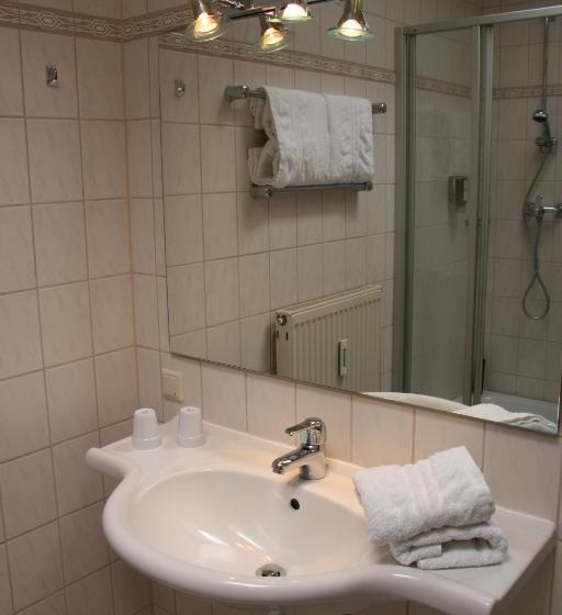 חדר סטנדרט, Atrium