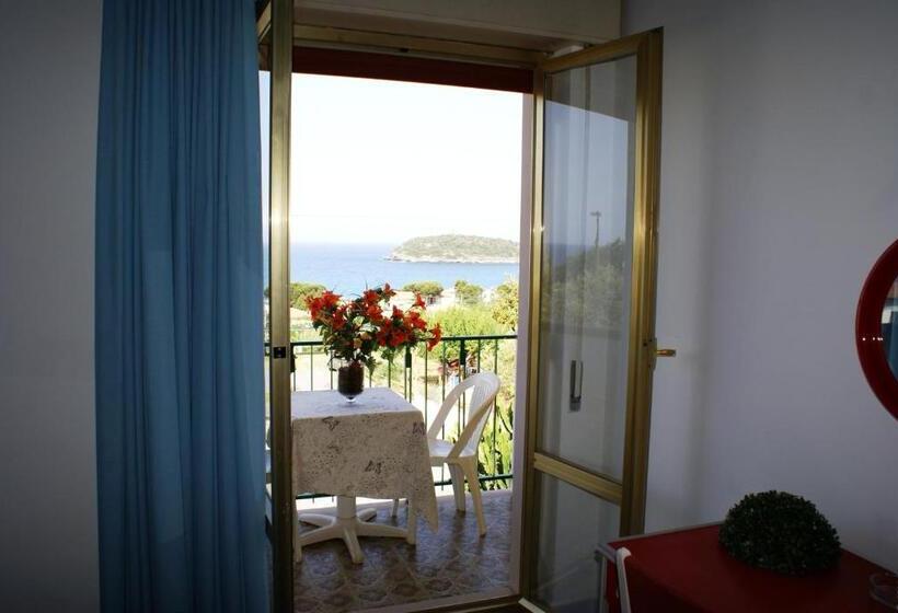 Четырехместный Номер Стандарт, Cristina