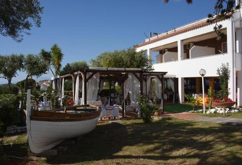 Четырехместный Номер Стандарт, Cristina