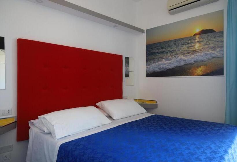 Номер Deluxe, Cristina