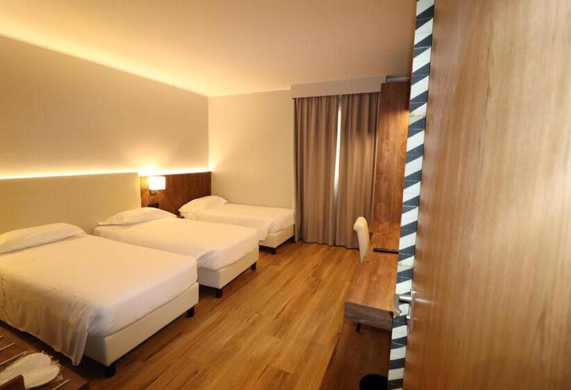 اتاق پنجتخته استاندارد, Domenichino