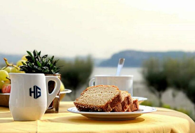 اتاق لوکس با چشم‌انداز دریا, Garden