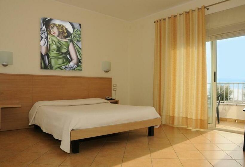 اتاق لوکس با چشم‌انداز دریا, Garden