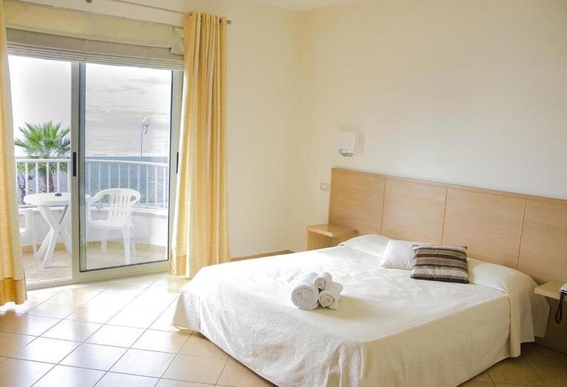 اتاق لوکس با چشم‌انداز دریا, Garden