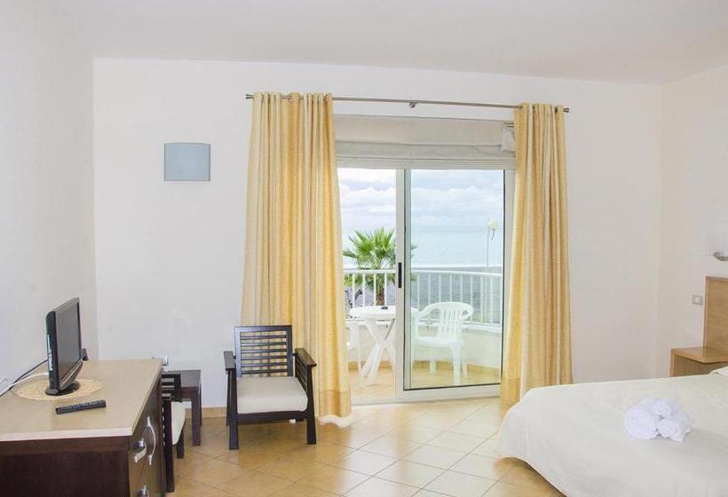 اتاق لوکس با چشم‌انداز دریا, Garden