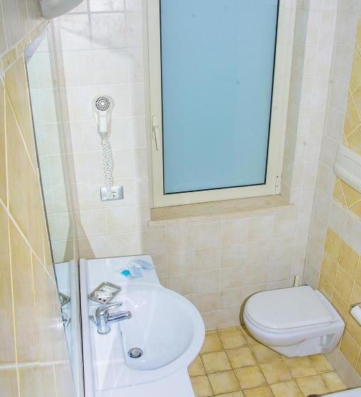 اتاق لوکس با چشم‌انداز دریا, Garden