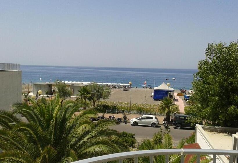 اتاق سوپریور با چشم‌انداز دریا, Garden