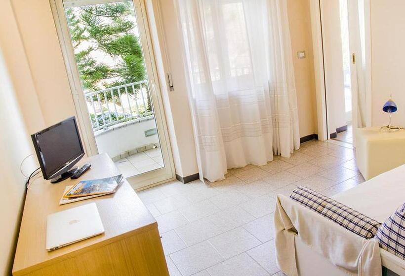 سوئیت خانواده 2 خوابه, Garden