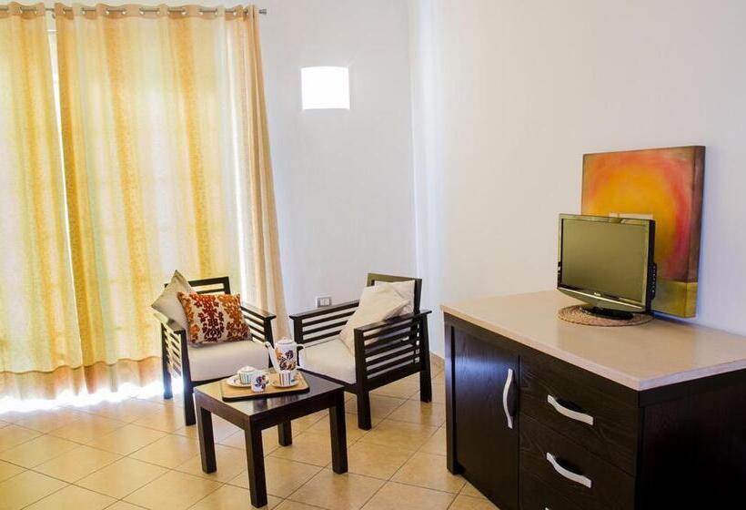 اتاق لوکس با چشم‌انداز دریا, Garden