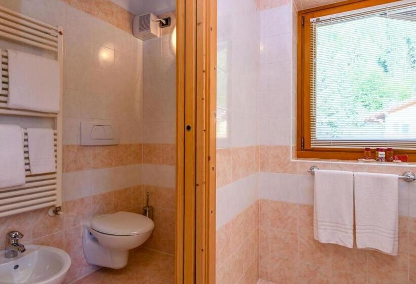 غرفة سوبيريور, Gianna