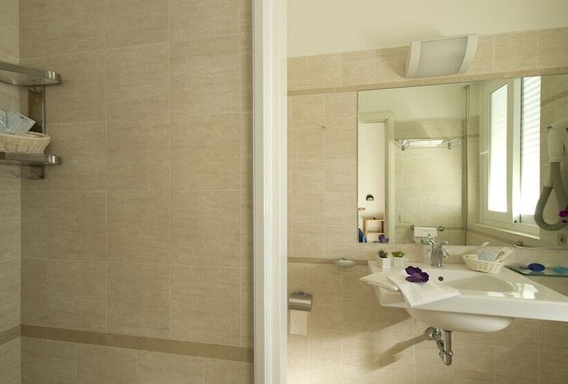 ファミリールーム, Giulia