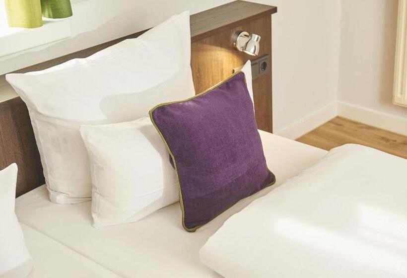 标准间, Hauser Boutique