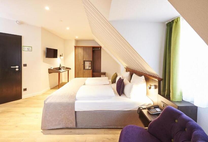 标准间, Hauser Boutique