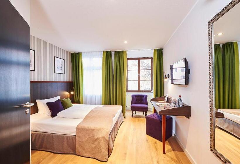 标准间, Hauser Boutique