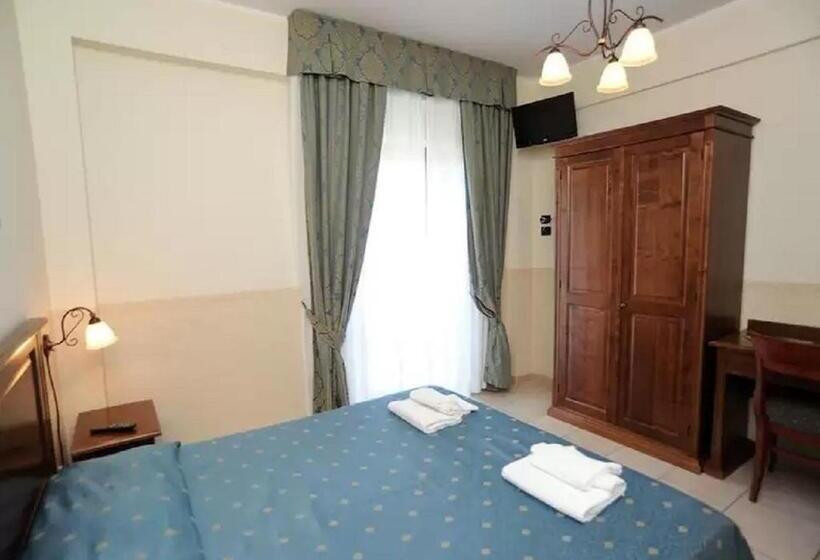 Pokój Standard Trzyosobowy, Il Melograno