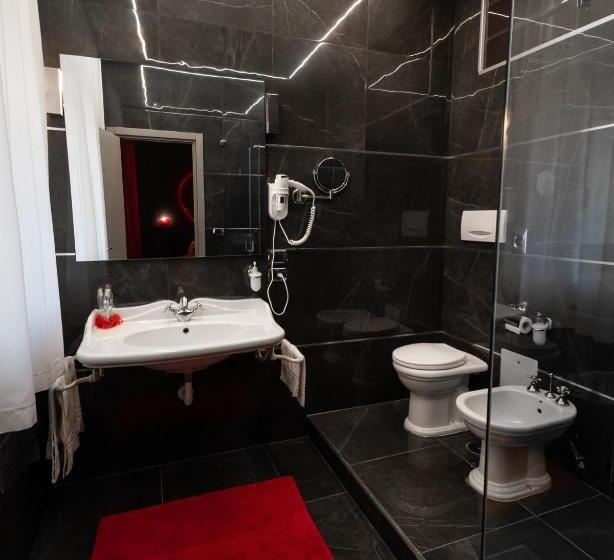 자쿠지 스위트, Meeting