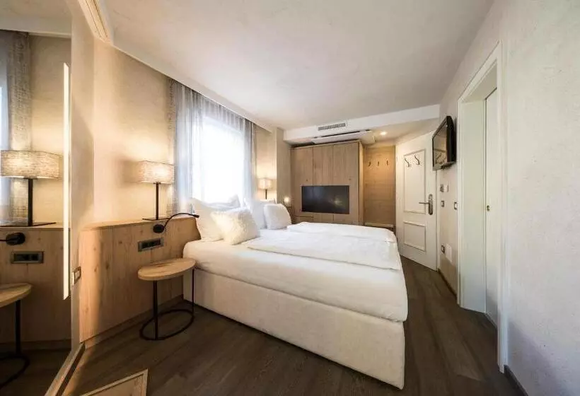 Economy Yhden Hengen Huone, Prokulus