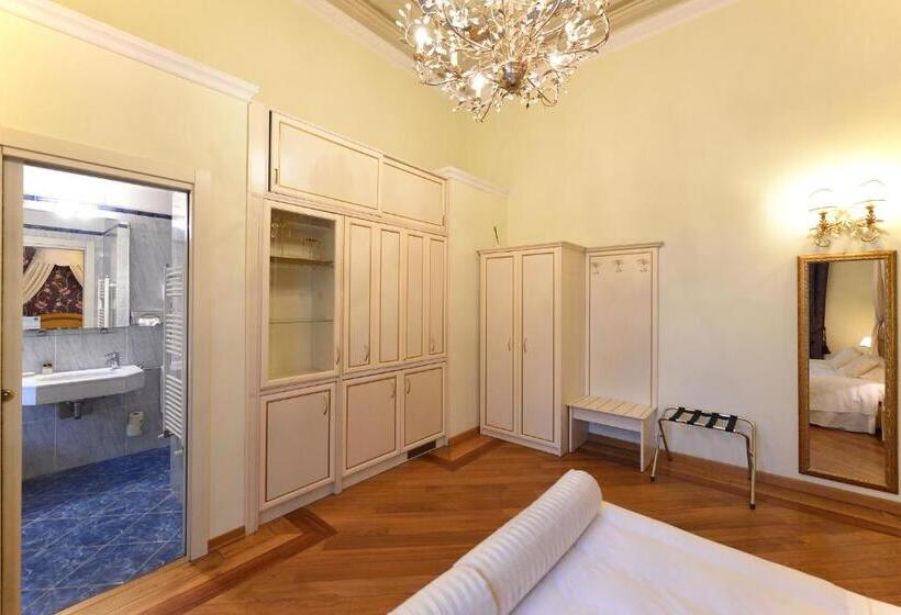 Люкс, Relais La Corte Di Cloris