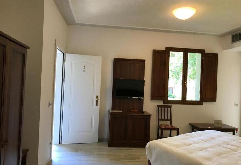 Полулюкс, Relais La Corte Di Cloris