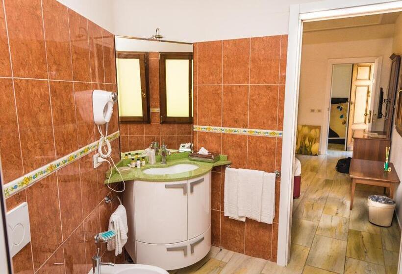 Полулюкс, Relais La Corte Di Cloris