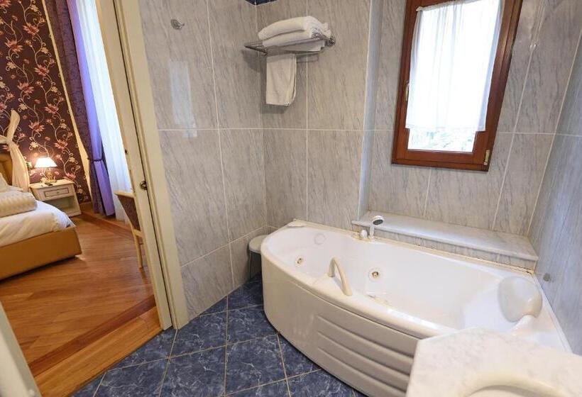 Люкс, Relais La Corte Di Cloris