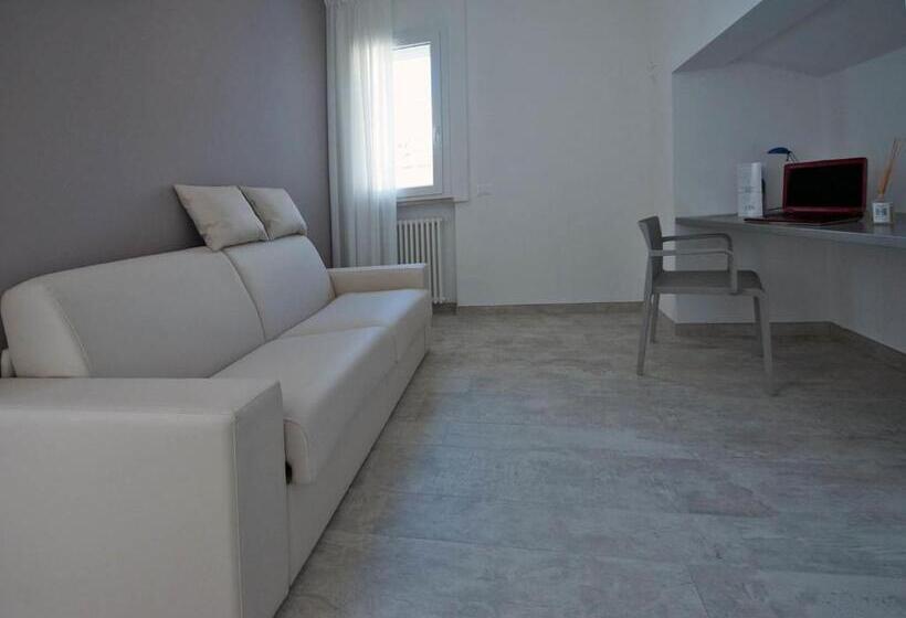 חדר יוקרתי, Saviola