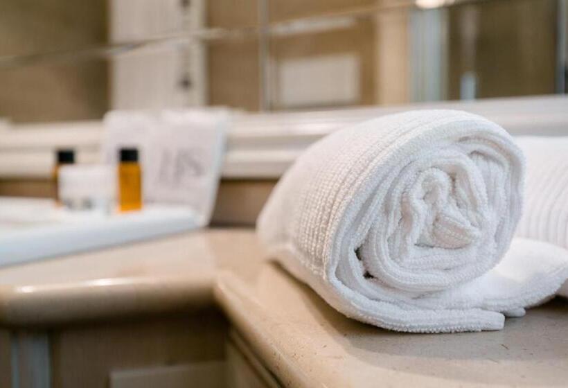 חדר סטנדרט יחיד, Saviola