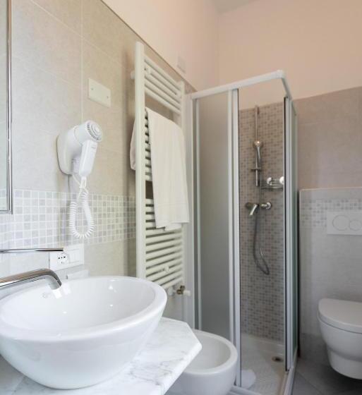 חדר סטנדרט יחיד, Saviola