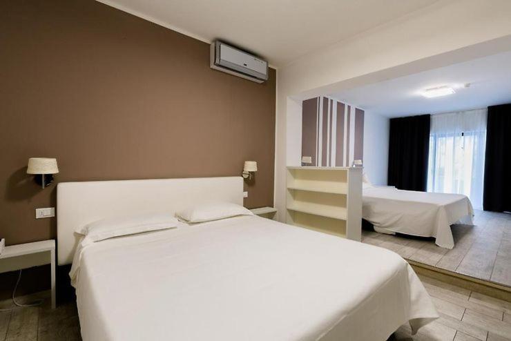 חדר יוקרתי, Saviola