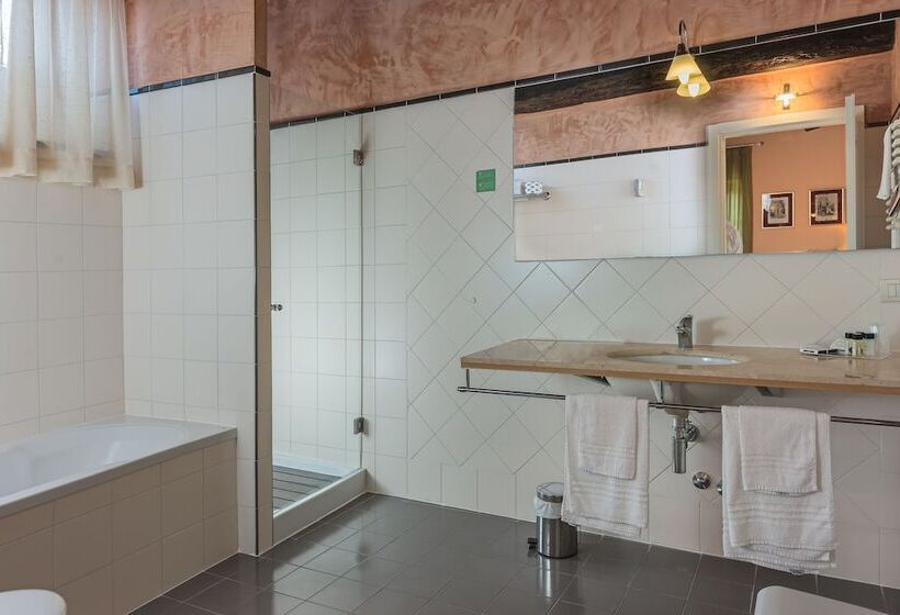 Chambre Triple Standard, Suite Accommodation