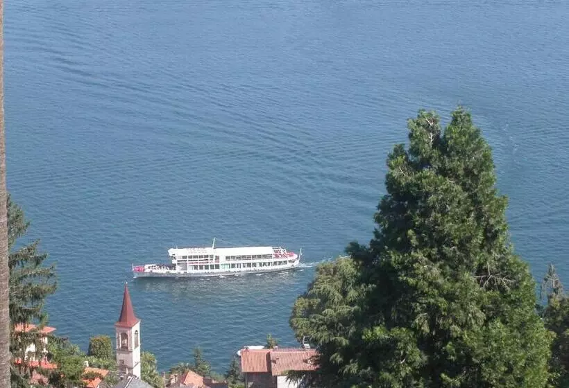 Standard studio with lake view, Residenza Erbaluna