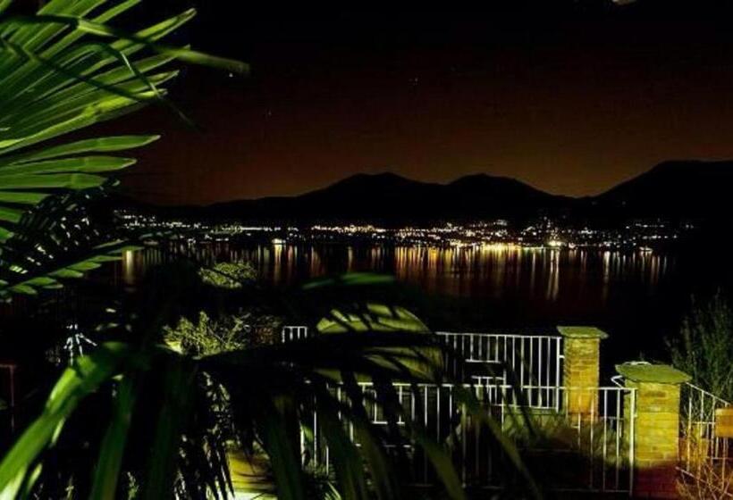 Standard studio with lake view, Residenza Erbaluna