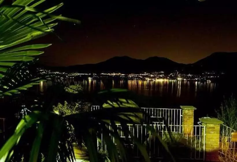 Standard studio with lake view, Residenza Erbaluna