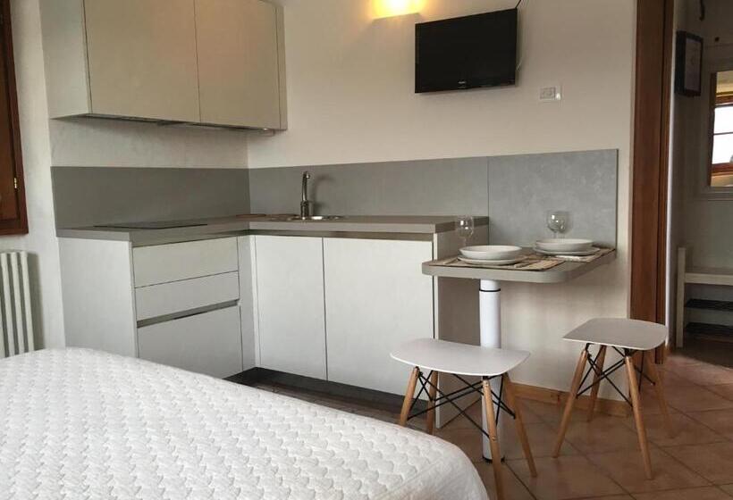 استوديو قياسي مطل على البحيرة, Residenza Erbaluna