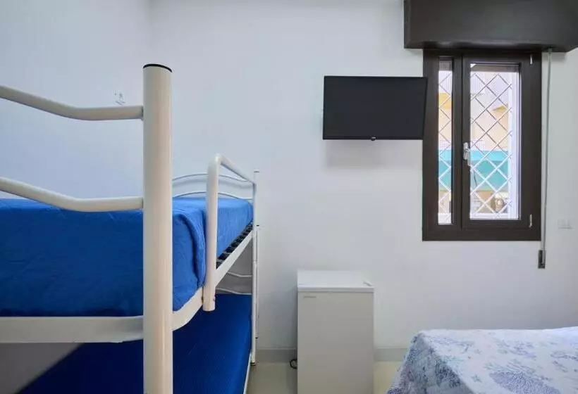 エコノミー4人部屋, Villa Del Mar