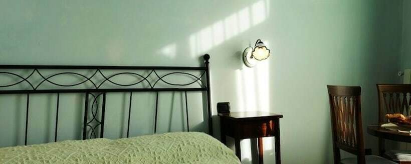 Quarto Economy Banheiro Compartilhado, Villa Rina